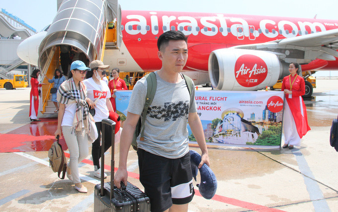 Khách du lịch Thái Lan bay thẳng đến Cam Ranh bằng máy bay của Air Asia