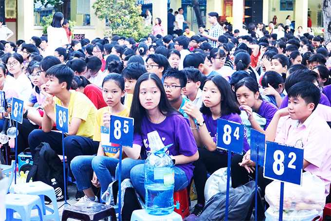Học sinh một trường THCS tại TP. Nha Trang trong chương trình ngoại khóa. 