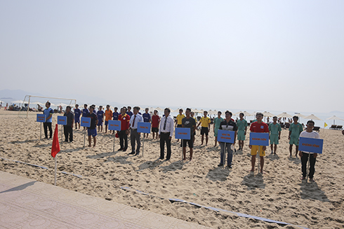 8 đội bóng tranh tài giải bóng đá bãi biển dịp Festival Biển 2019