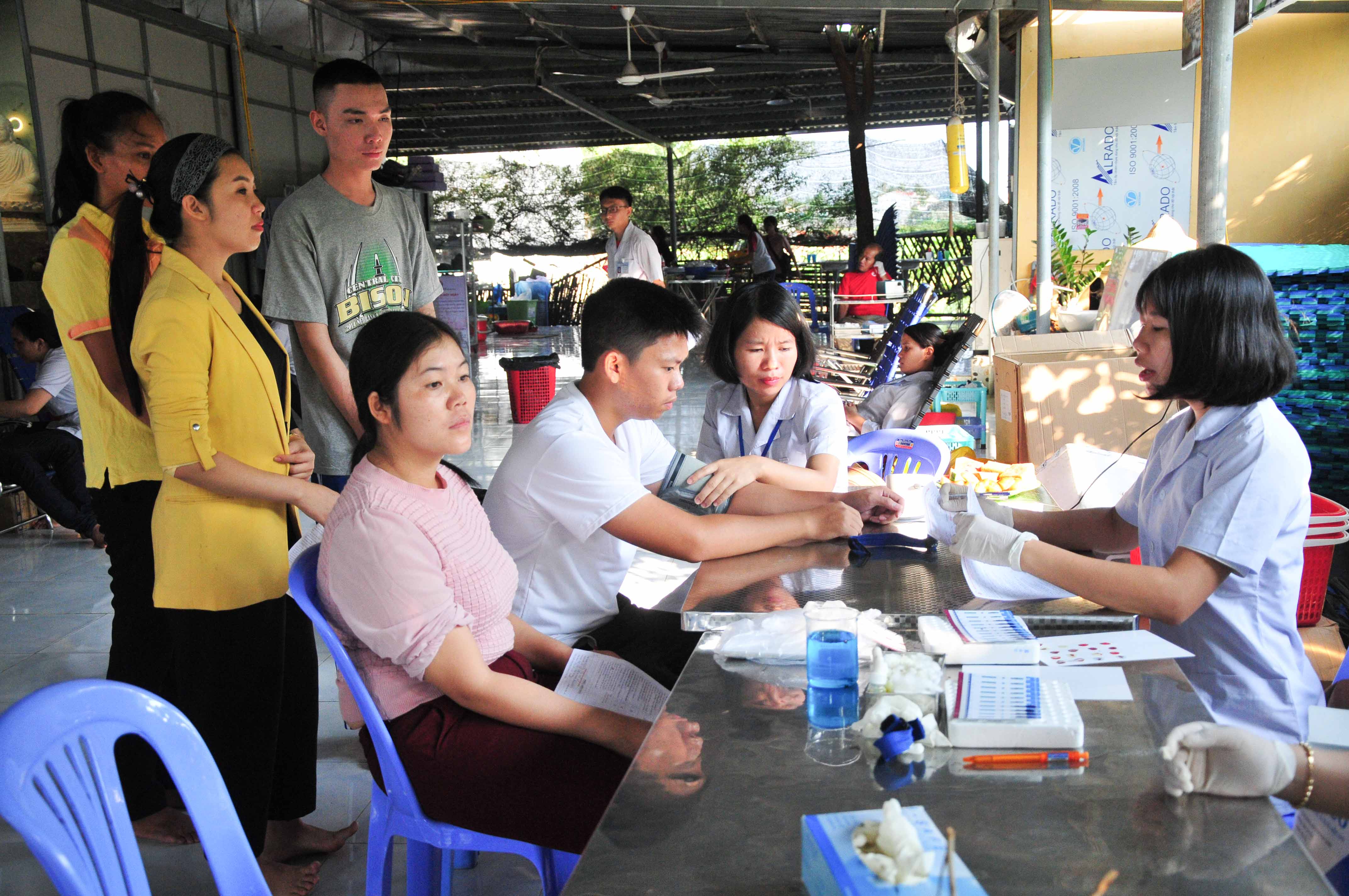 148 người tham gia hiến máu tình nguyện