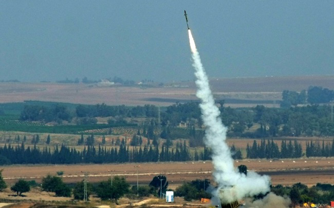 Tên lửa Vòm Sắt được phóng lên để đánh chặn rocket phóng từ Gaza sang Israel. Ảnh: Times of Israel.