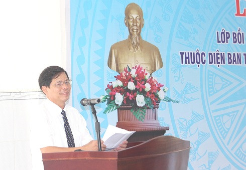 Ông Nguyễn Tấn Tuân phát biểu tại lễ khai giảng.