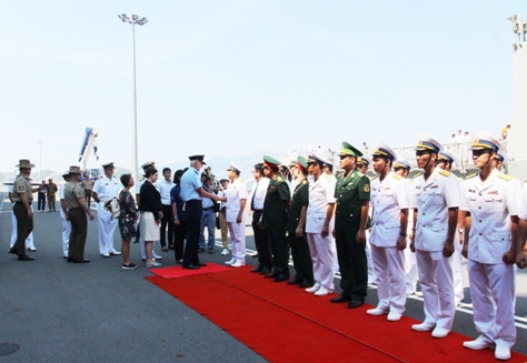 Lễ đón đoàn tại Cảng quốc tế Cam Ranh.