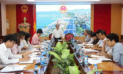 Ông Lê Xuân Thân chủ trì cuộc họp.