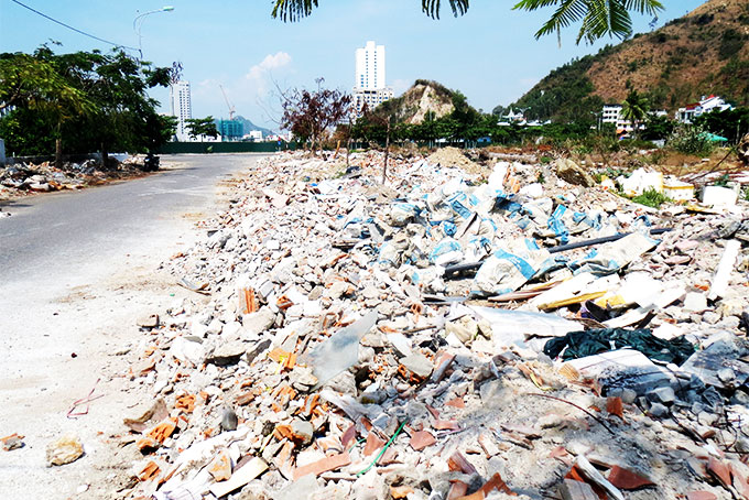 Đường phố thành bãi rác?