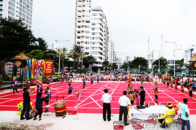 Khai mạc hội thi cờ người