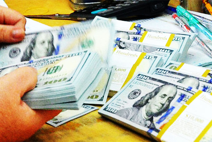 Đồng USD tiếp tục vọt tăng chinh phục đỉnh mới cả trong ngân hàng và thị trường tự do