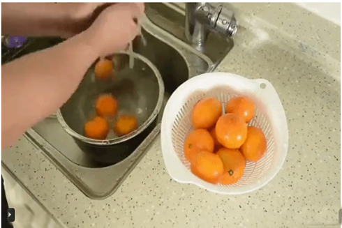 Bí quyết gột sạch hóa chất trên hoa quả bằng rượu