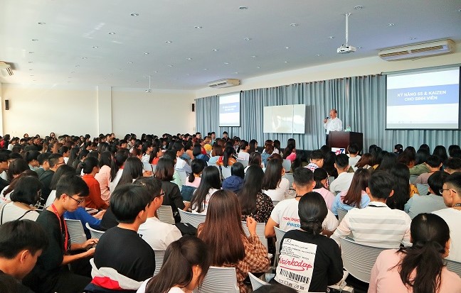 Trường Đại học Tôn Đức Thắng dạy kỹ năng cho sinh viên