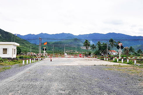 Rào đóng lối đi tự mở qua đường sắt: Cần sự quyết liệt