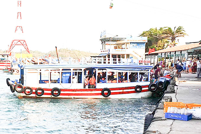 Bến tàu du lịch Cầu Đá: Quá tải vào giờ cao điểm