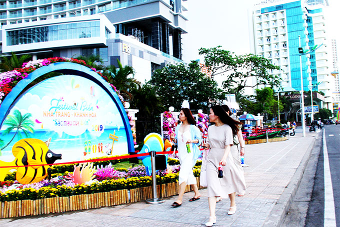 Du khách thích thú với Festival Biển Nha Trang 2019.