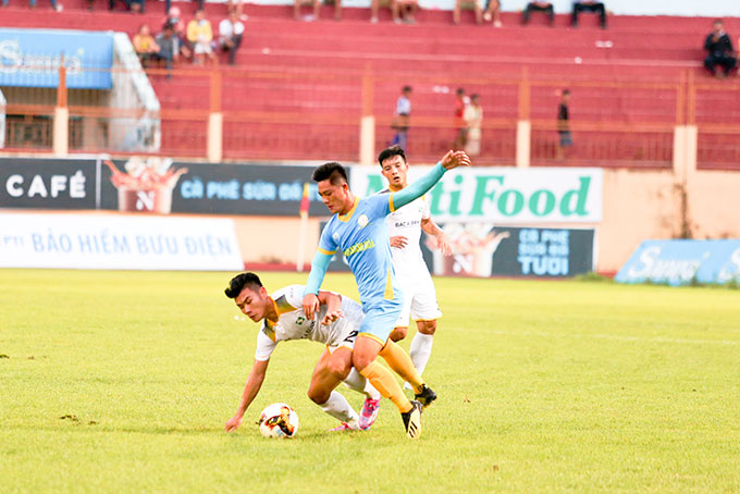 Vòng 10 V.League: Kịch tính cuộc đua bảng xếp hạng