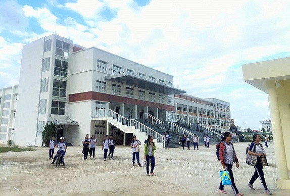 Trường THPT Chuyên Lê Quý Đôn. 