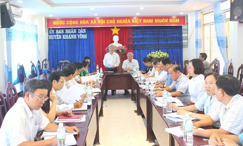 Đoàn giám sát làm việc với UBND huyện Khánh Vĩnh.