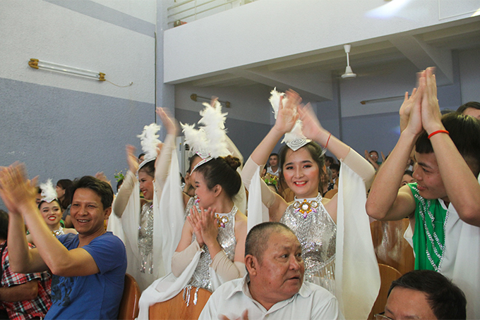 Contestants of Nghe An celebrating their good result