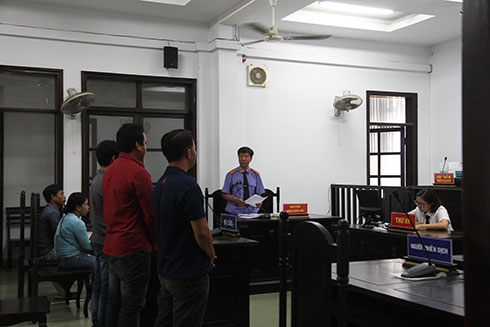 Bị đánh vì "nhỏ mà láo"