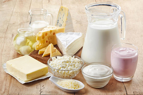 Sữa, phô mai, kem... giàu chất béo, không tốt cho người đau dạ dày.