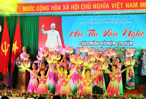 Hội thi văn nghệ kỷ niệm ngày sinh Chủ tịch Hồ Chí Minh