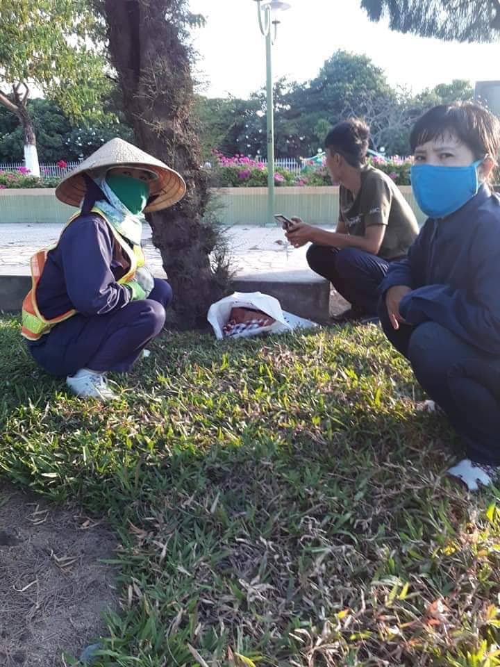 Cháu bé còn nguyên dây rốn được phát hiện tại công viên Thanh Niên, phường Vĩnh Nguyên, TP Nha Trang 