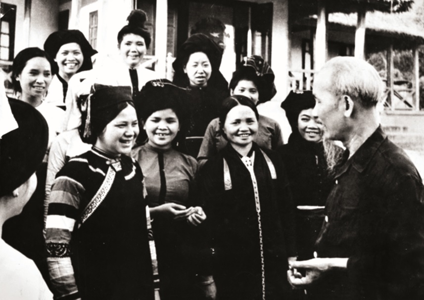 Tháng 5 về, chúng con nhớ Bác!