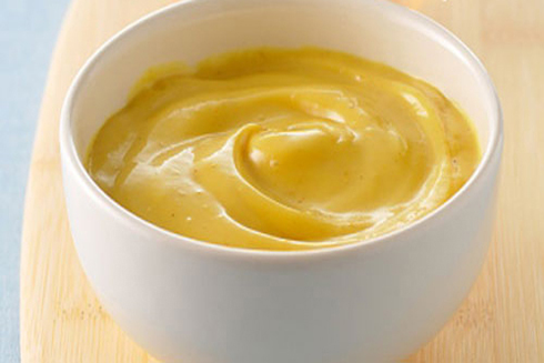 Vì sao không nên cho trẻ ăn muối, đường, mật ong?