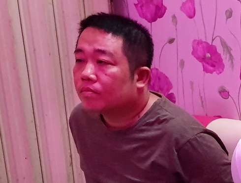 Tạm giữ hình sự "tú ông" chứa mại dâm