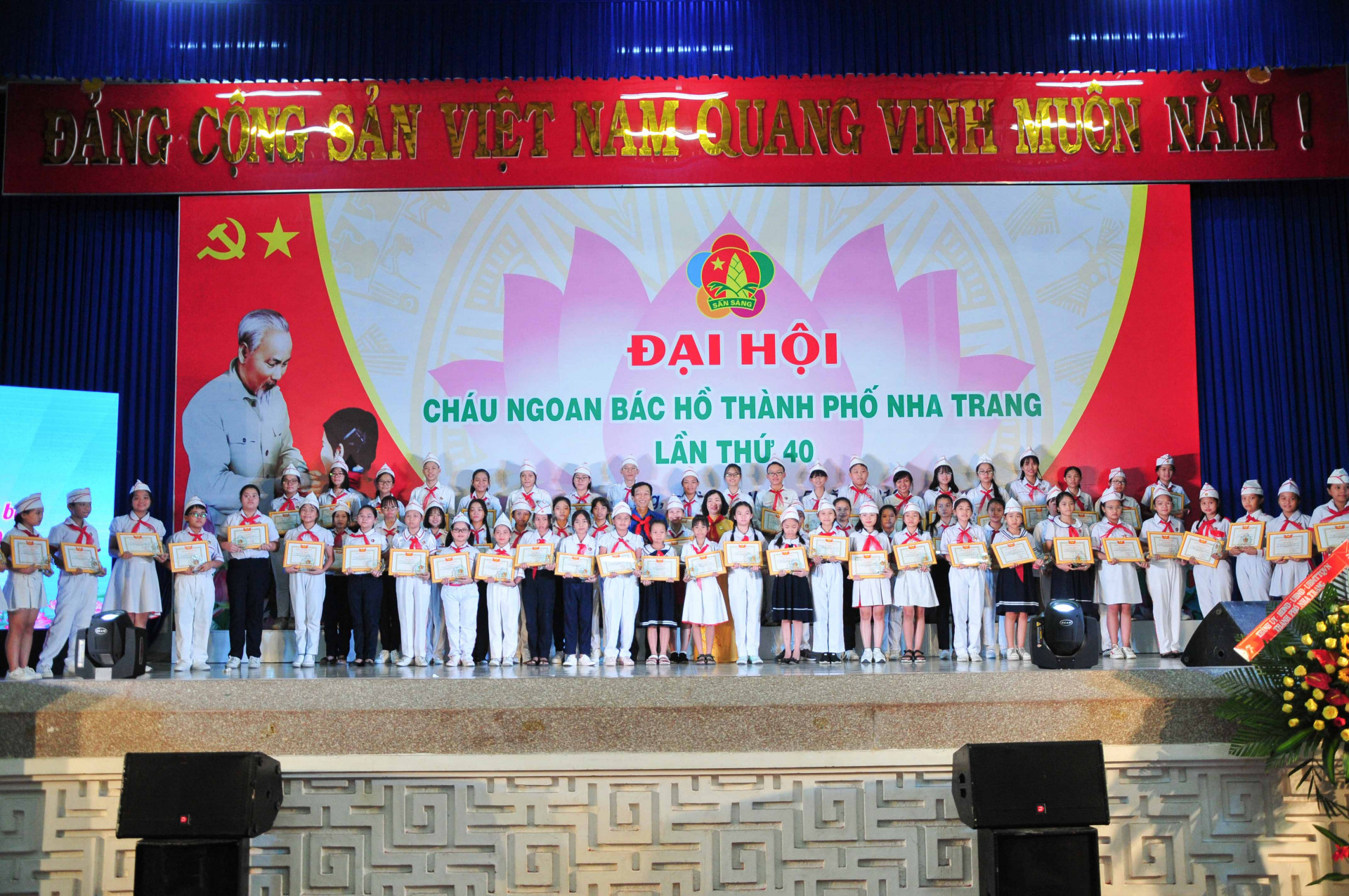 Ban tổ chức khen thưởng 67 đội viên đạt danh hiệu Cháu ngoan Bác Hồ