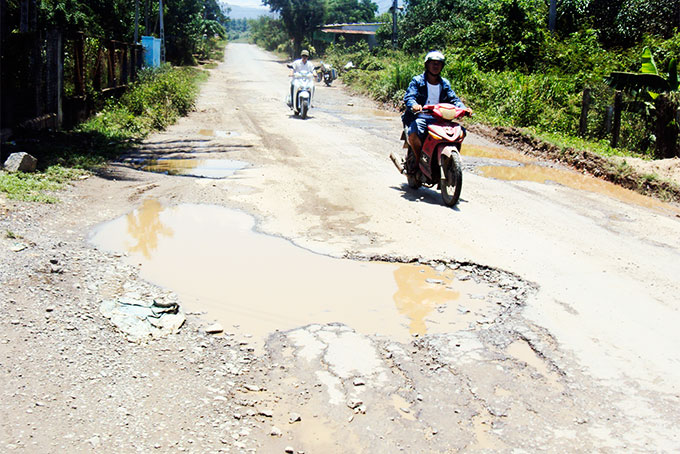 Tỉnh lộ bị hư hỏng