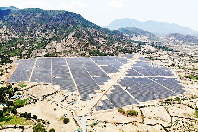 Nhà máy Điện mặt trời Sông Giang nhìn từ trên cao.