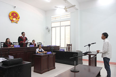 Đốt ca nô, lãnh 3 năm tù