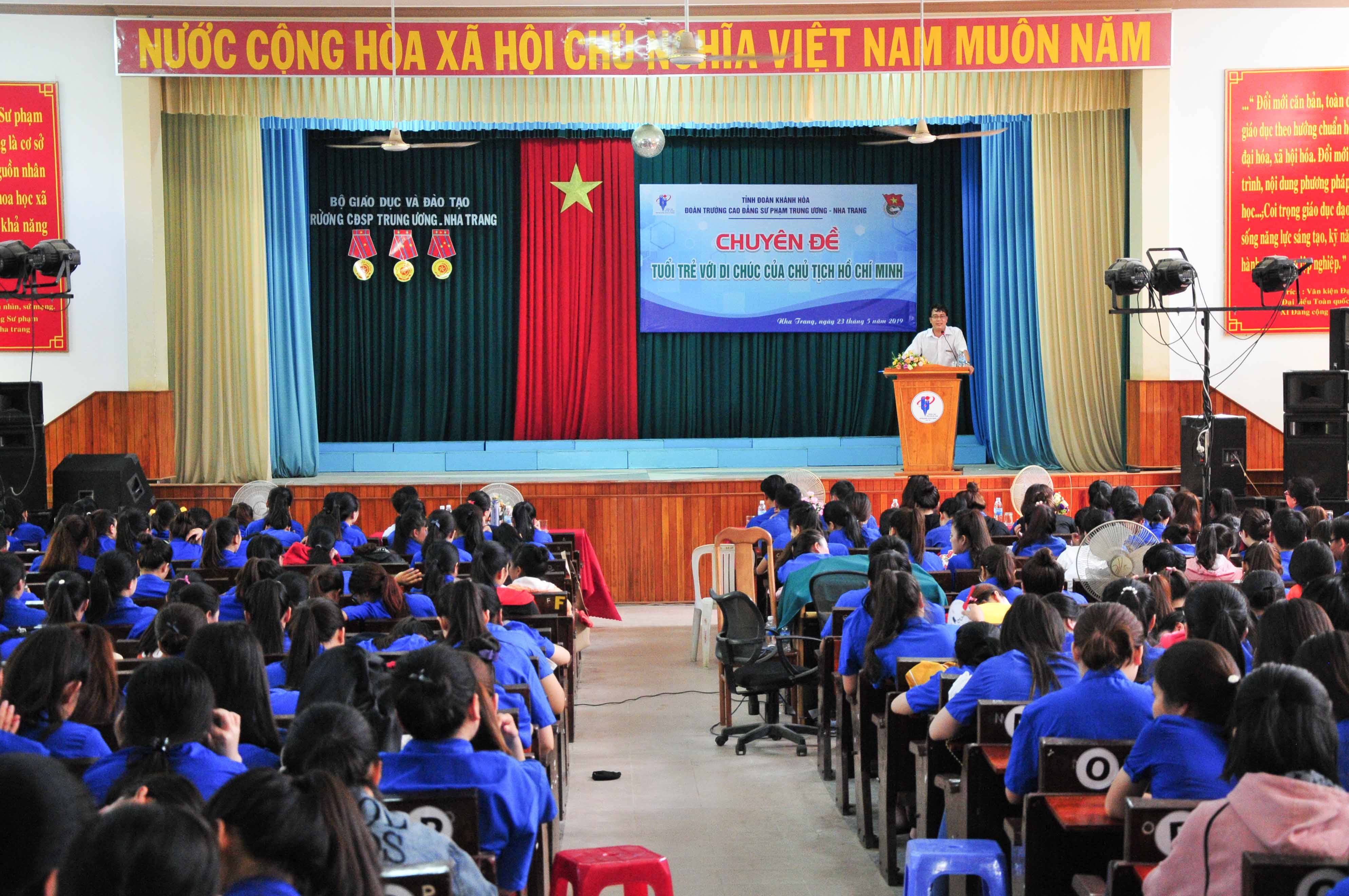 Gần 600 sinh viên học tập chuyên đề &quot;Tuổi trẻ với di chúc của Chủ tịch Hồ Chí Minh&quot;