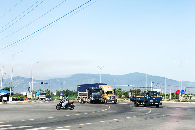 Ngã tư giao đường Võ Nguyên Giáp với tuyến tránh Diên Khánh  có tổ chức giao thông phức tạp nên thường xảy ra va chạm giao thông.   
