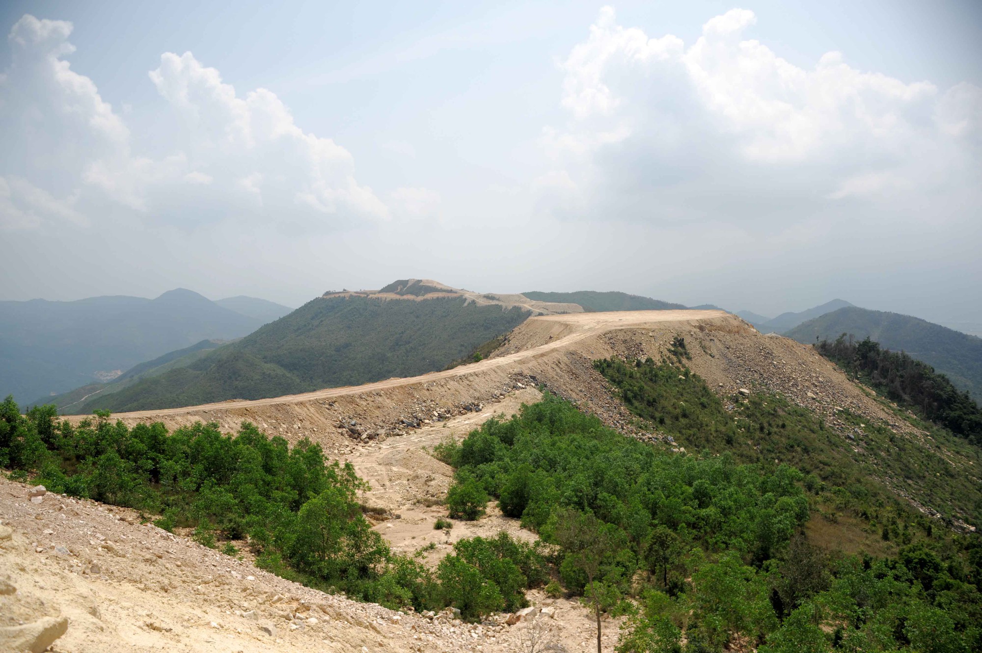 Xử lý các vấn đề liên quan đến dự án trên núi Chín Khúc