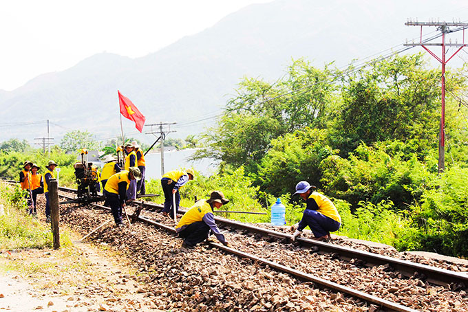 Tuyến đường sắt qua địa bàn tỉnh: Cải tạo, nâng cấp một số công trình