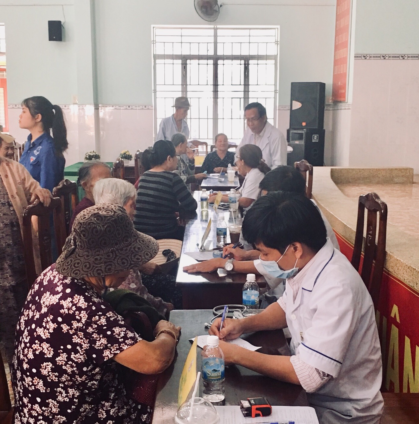 Khám bệnh cho người cao tuổi tại thị xã Ninh Hoà