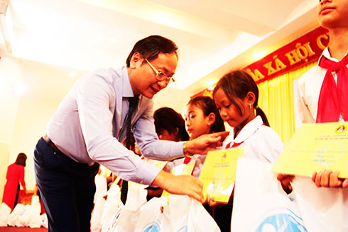 Phát động Tháng hành động vì trẻ em