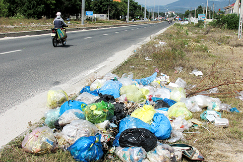 Cần đặt thùng thu gom rác thải