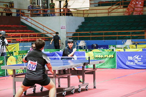 Tay vợt trẻ Trần Mai Ngọc (bên phải) là một trong những gương mặt ấn tượng ở giải năm nay. 