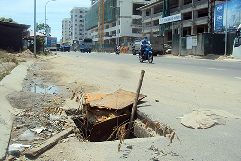 Hố trên đường