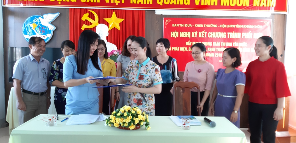 Ký kết chương trình phối hợp với Ban Thi đua khen thưởng tỉnh