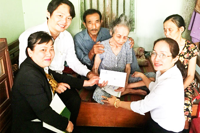 Vietcombank Chi nhánh Khánh Hòa: Hỗ trợ 1 gia đình chính sách mỗi tháng 1,8 triệu đồng