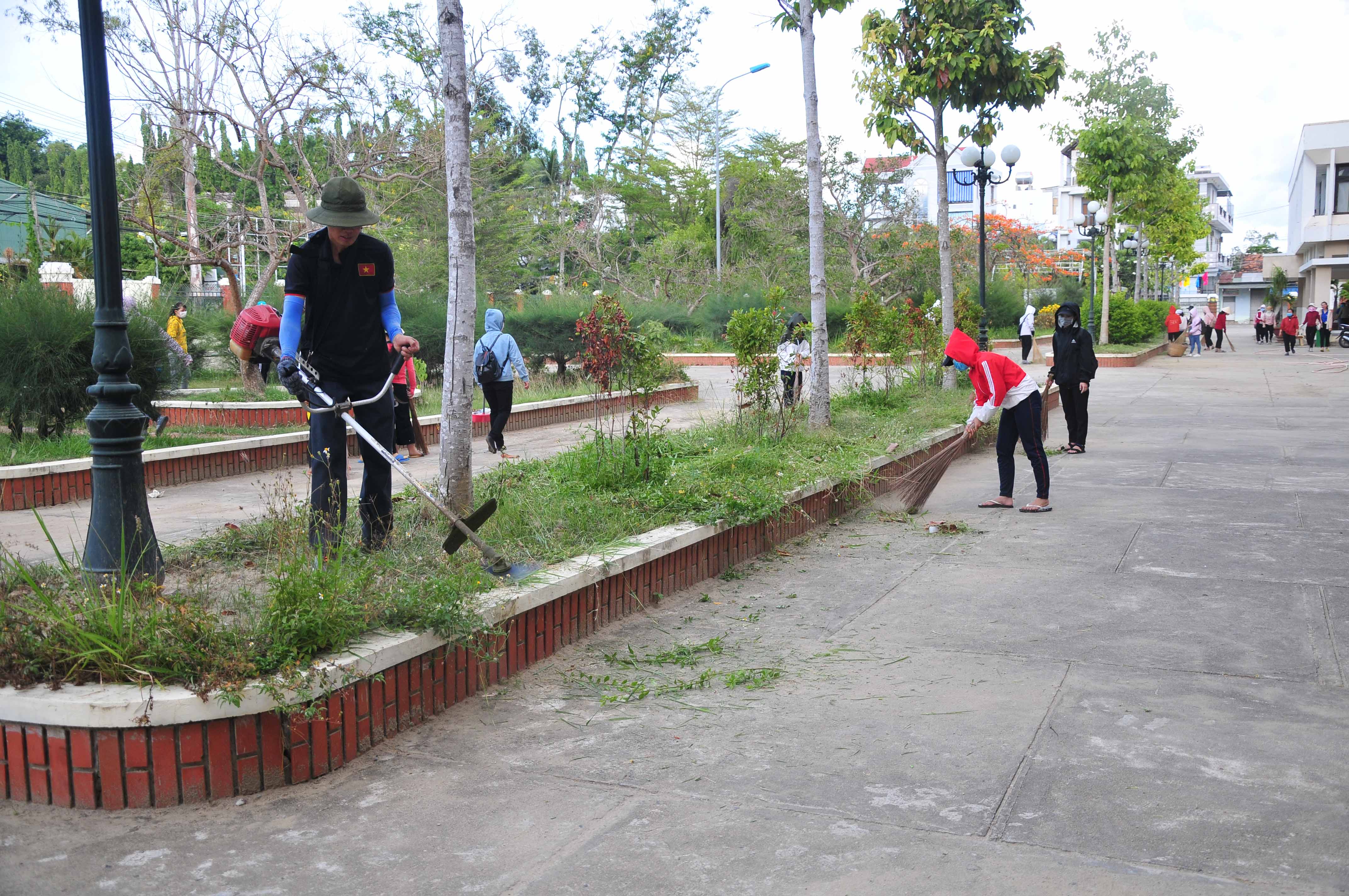 Trường Cao đẳng Sư phạm Trung ương Nha Trang: Ra quân vệ sinh môi trường
