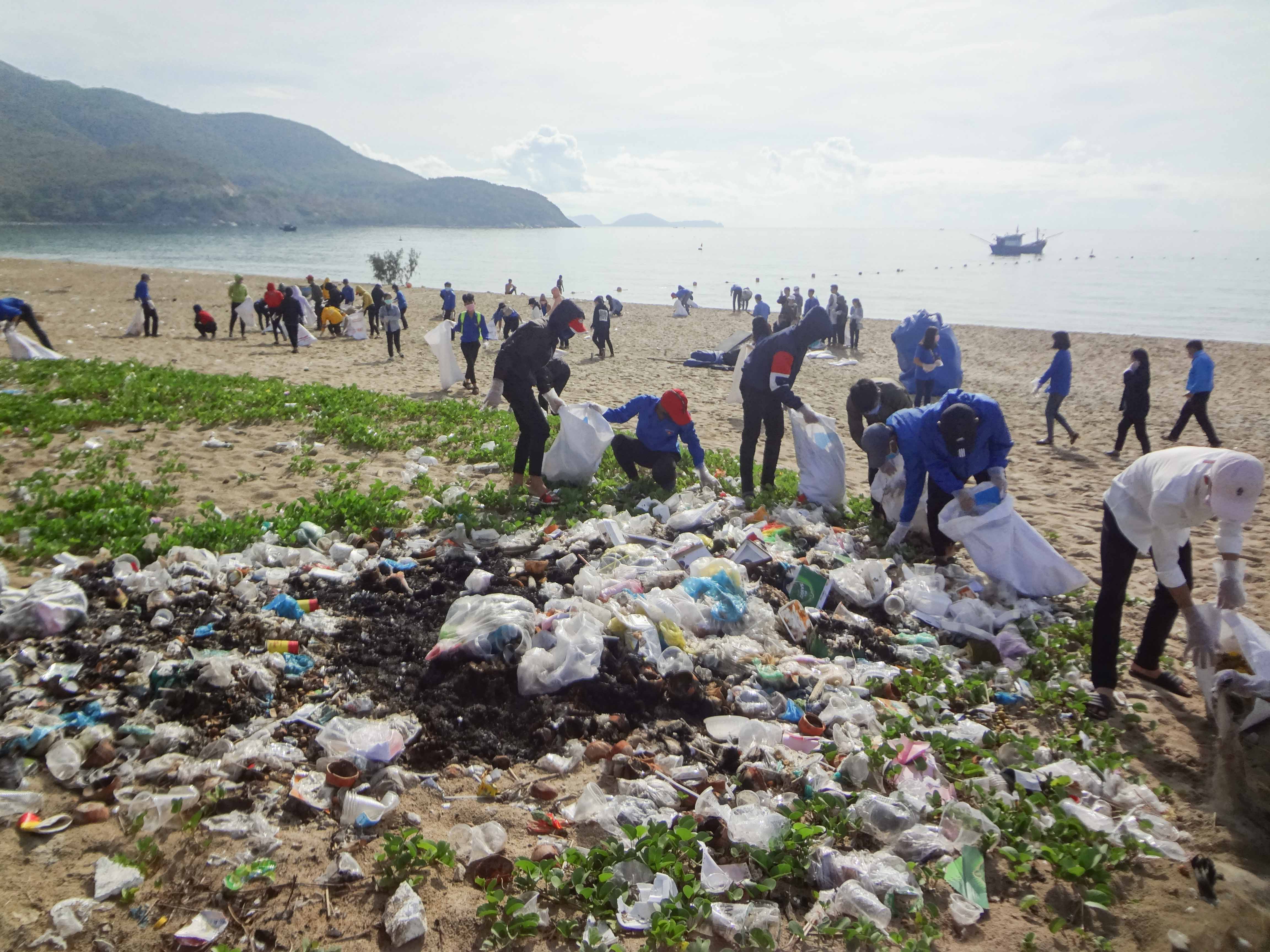 Ra quân hưởng ứng Ngày Môi trường thế giới