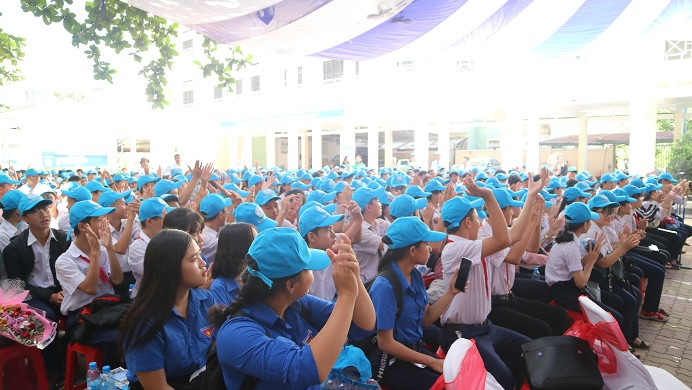 Đông đảo học sinh tham gia chương trình. 