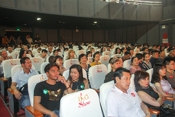 Với nội dung, hình thức được đầu tư công phu, chương trình Du ca đất Việt đã tạo được ấn tượng tốt với khán giả. 