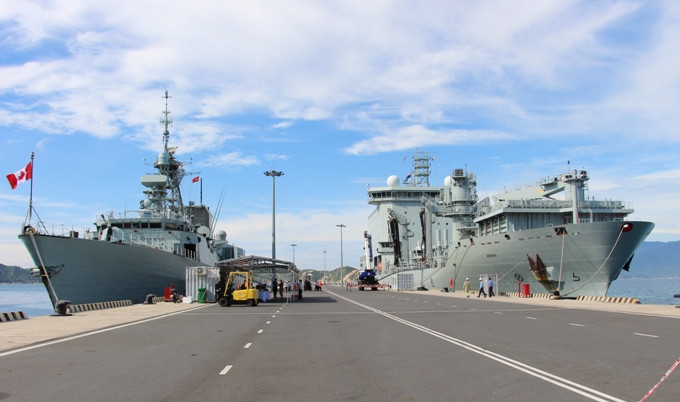 <span style= "text-align: justify; ">Canadian Navy frigate HMCS Regina vessel and supply vessel Asterix docked at Cam Ranh International Port</span>