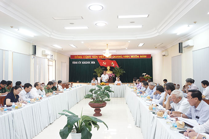 Họp Tiểu ban Nội dung góp ý đề cương báo cáo chính trị