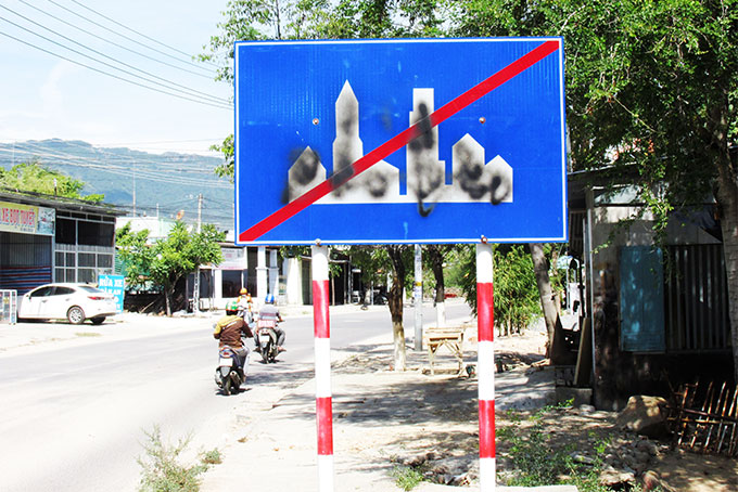 Biển báo giao thông bị xóa