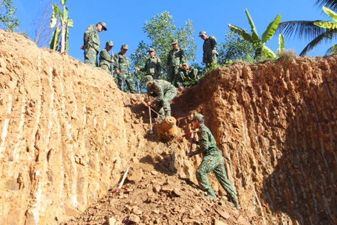 Xử lý an toàn quả bom Napan tại xã Diên Xuân